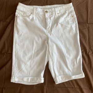 “So Slimming Girlfriend Shorts” Chico’s (Size 8)